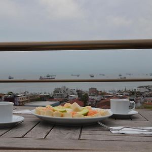 The Reina Hotel